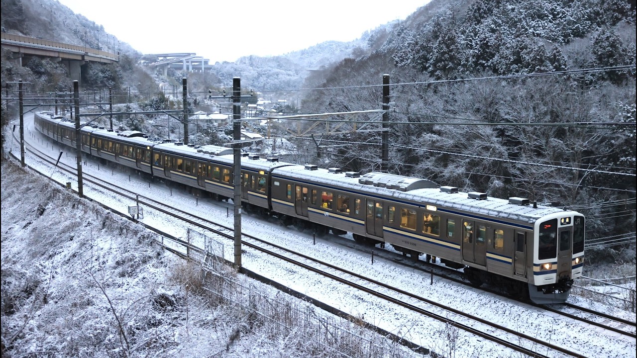 雪景色の裏高尾にて。211系スカ色帯もｷﾀ――(ﾟ∀ﾟ)――!!　#撮り鉄 #211系 #中央線 #高尾山