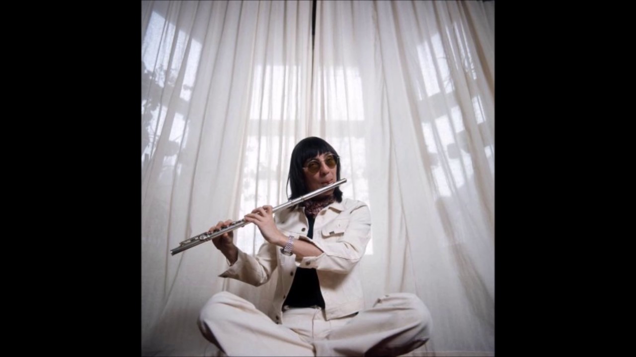 Charlie Mariano & Chris Hinze - Traditional South Indian (Carnatic) Kirtanam (Ragam Mandari)