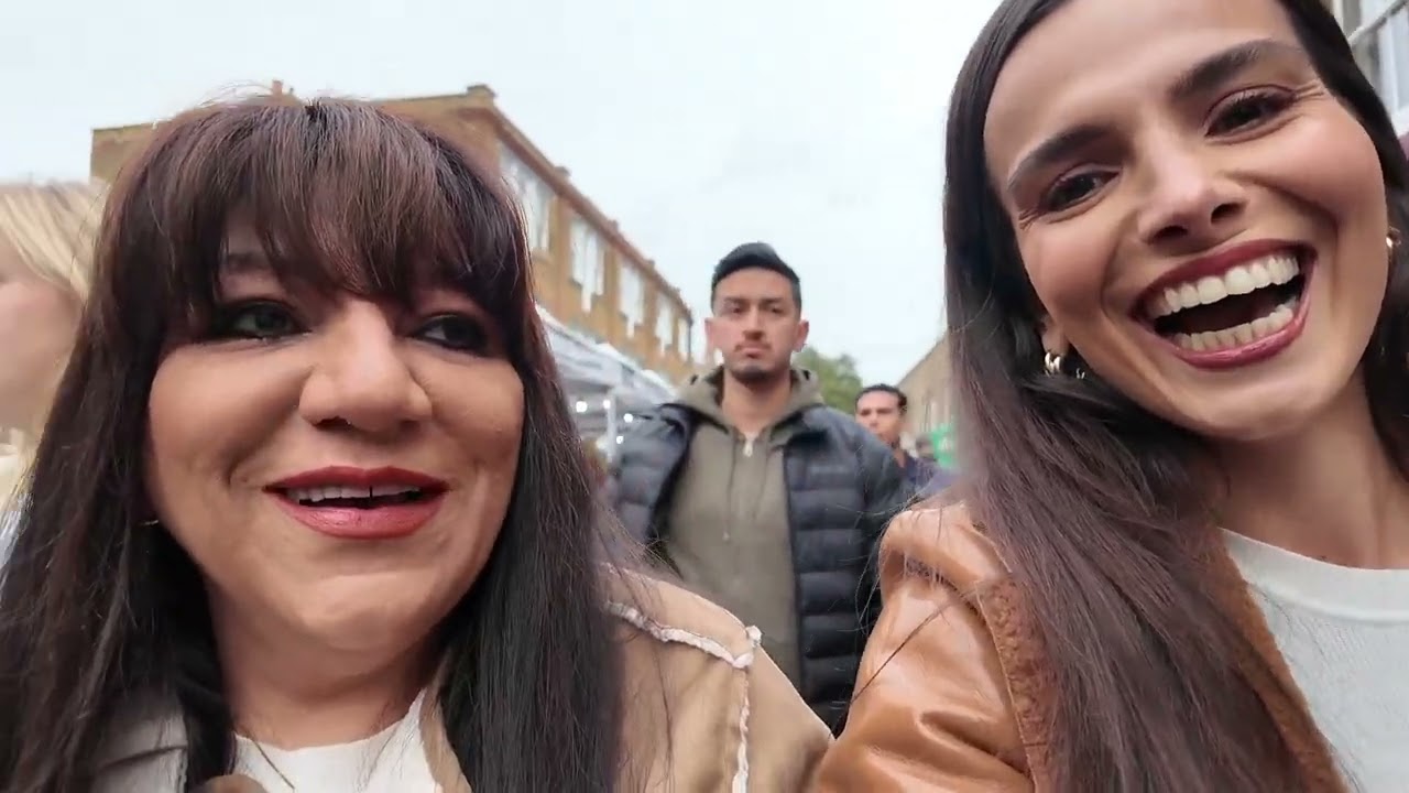 Persian Family Day Out at Columbia Road Flower Market, London - با خانواده در بازار گل لندن