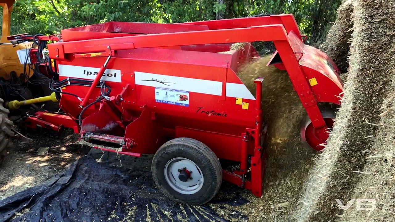 Ipacol - Vagão Forrageiro Misturador Tratomix (Demostração)