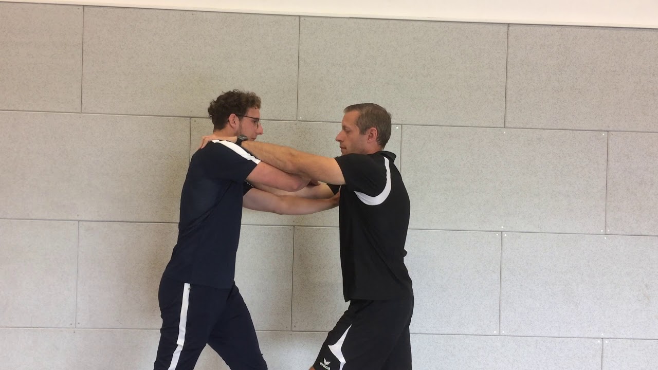Gymles: Zelfverdediging 12: Afweren op grepen