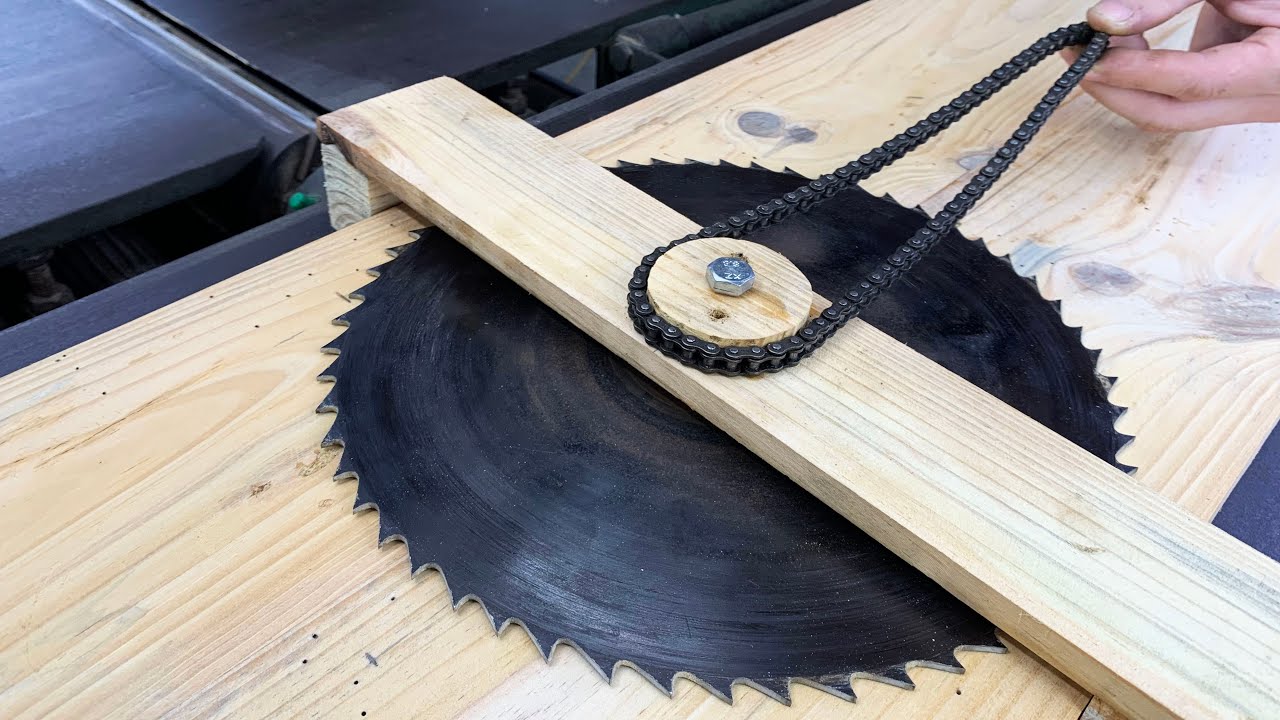 Shocking Great Idea of a 60-Year-Old Carpenter | Bending Wood with a Circular Saw