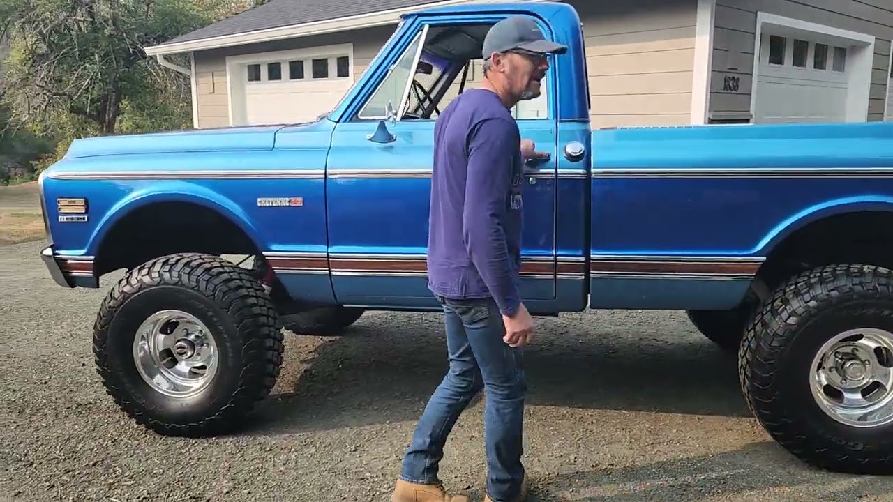 1972 Chevy K10 with AMP Electric Running Boards