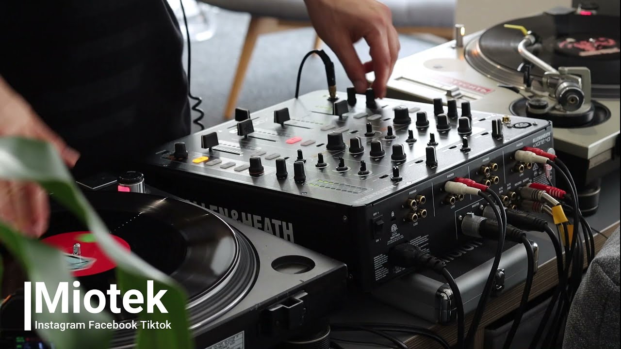 Chris Korda - Six Billion Humans Can`t be Wrong / Kelly Lee Owens - Let it go / Miotek
