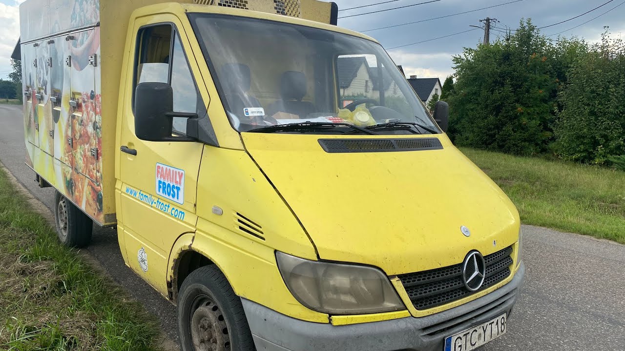 Ice cream van Family Frost they got in Poland 🇵🇱💛💛💛 Mercedes Sprinter 118 MK1 chime music