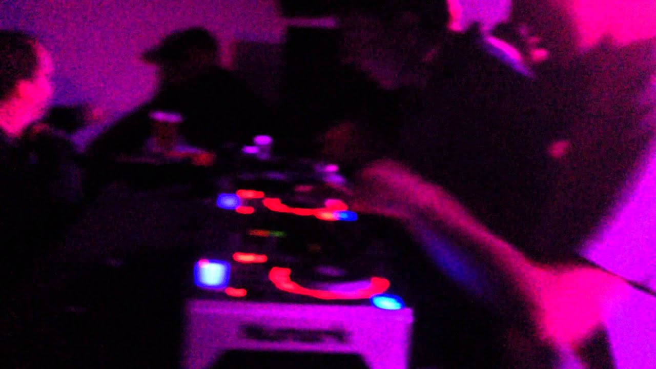Chillax/Veka (Klan Guru) played new Cashmere Cat edit of Kid Antoine - And Uh! Crowd were crazy