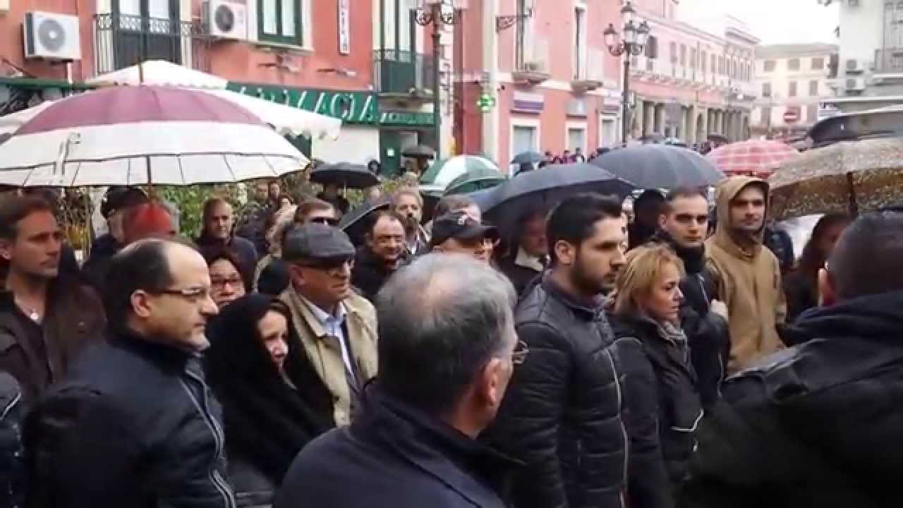 Il saluto romano ai funerali dell'ex sindaco di Crotone Pasquale Senatore