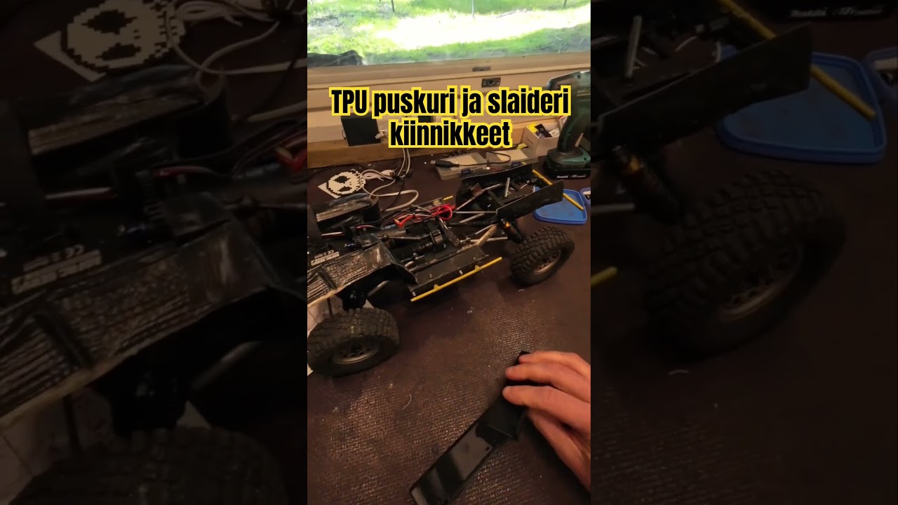 TPU:sta tulostetut puskuri ja slideri kiinnikkeet class 1 autoon.