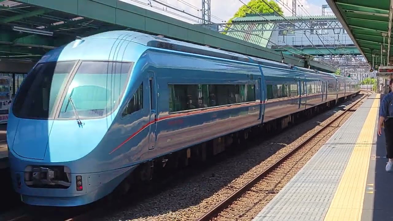 【遅れを取り戻す】小田急線60000形(MSE)　回復運転　鶴川駅通過　2022.5.3(フリー素材)