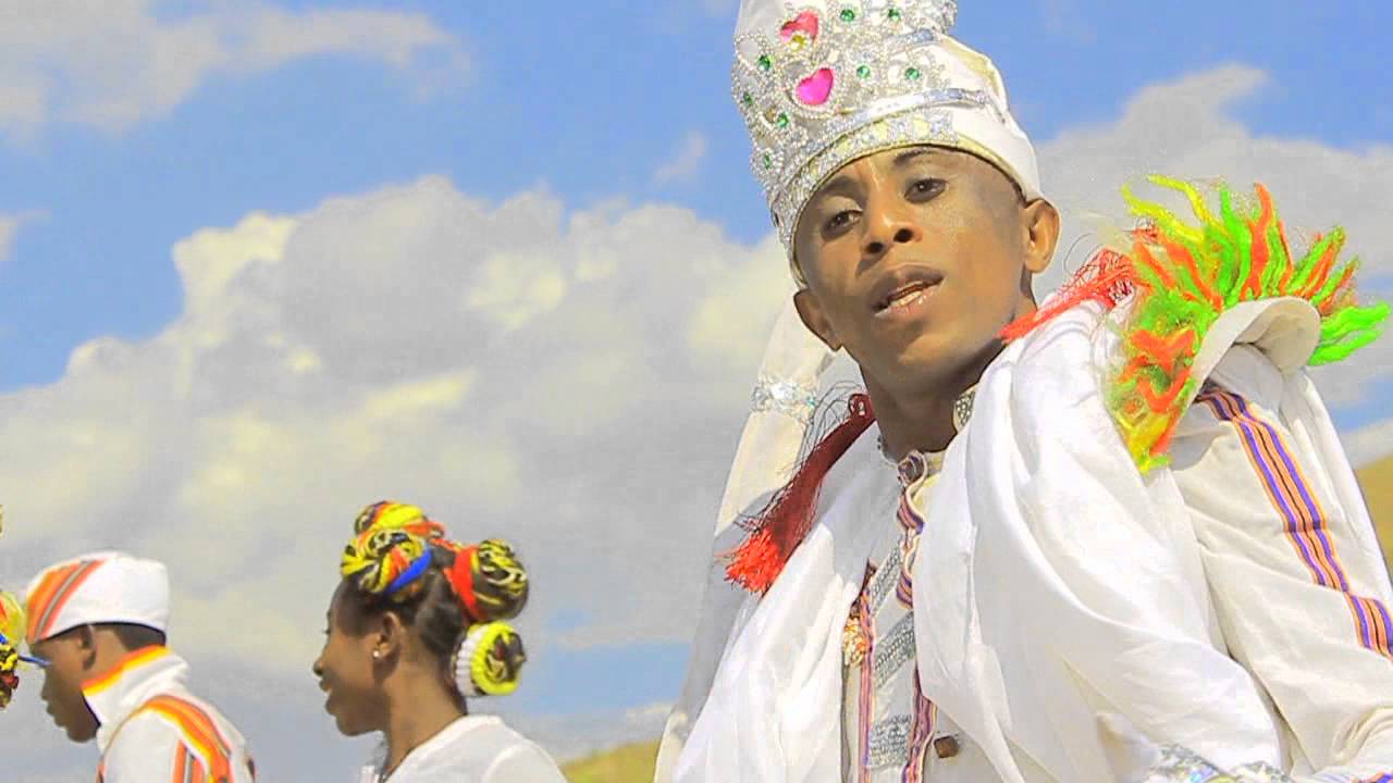 Janga Ratah_Tsy mavozo mifagnatriky (Clip Officiel 2015)