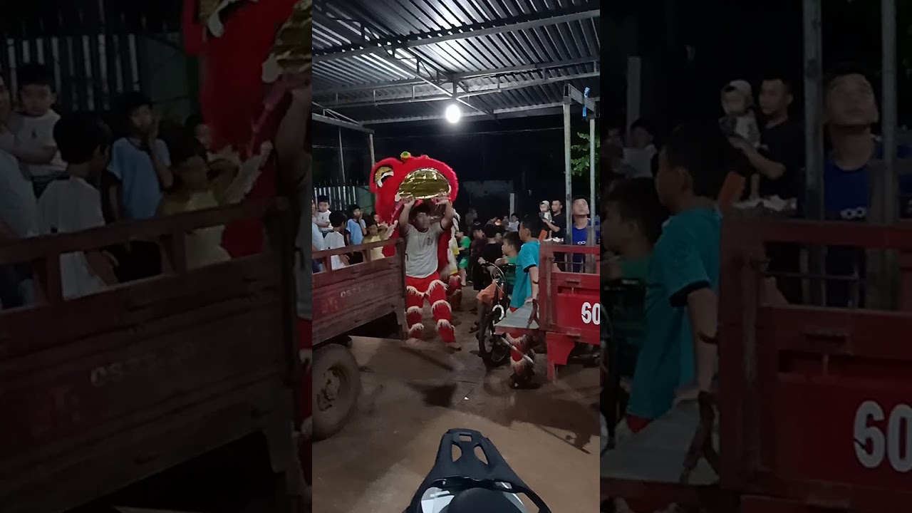 Mỹ và em Ken Múa lân trên xe ba gác