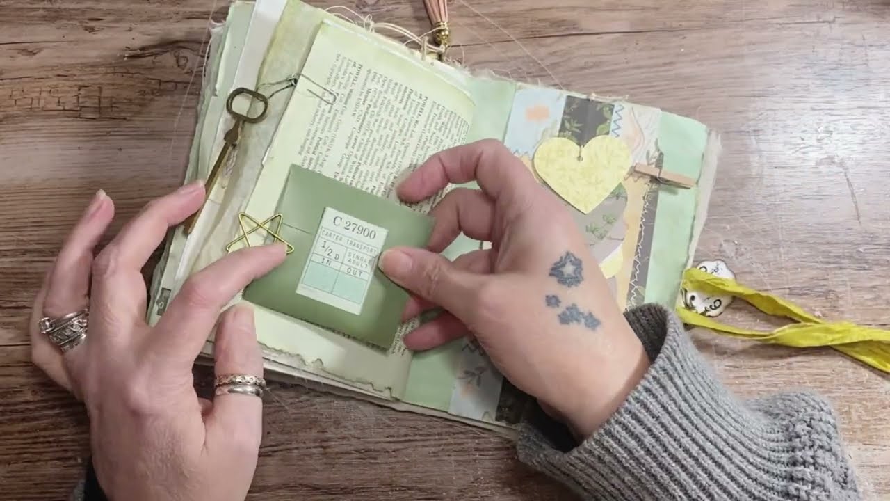 Botanical Style #junkjournalingidea #junkjournalflipthrough (no talking)