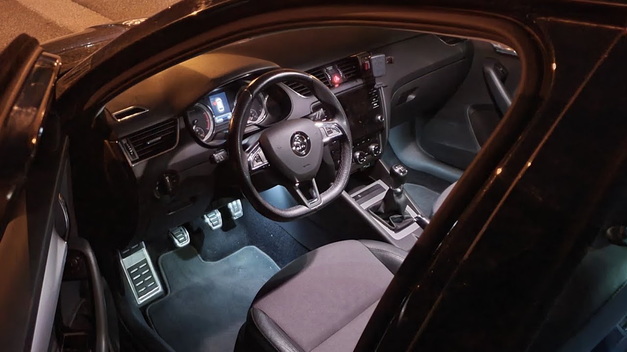 Skoda Octavia III FL (2018) - Footwell Installation