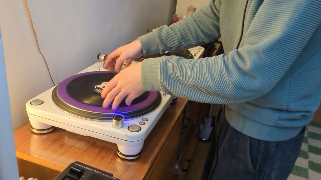 (mellow) Sci-fi bathtime 2 - a vinyl drum and bass mix (95-98)