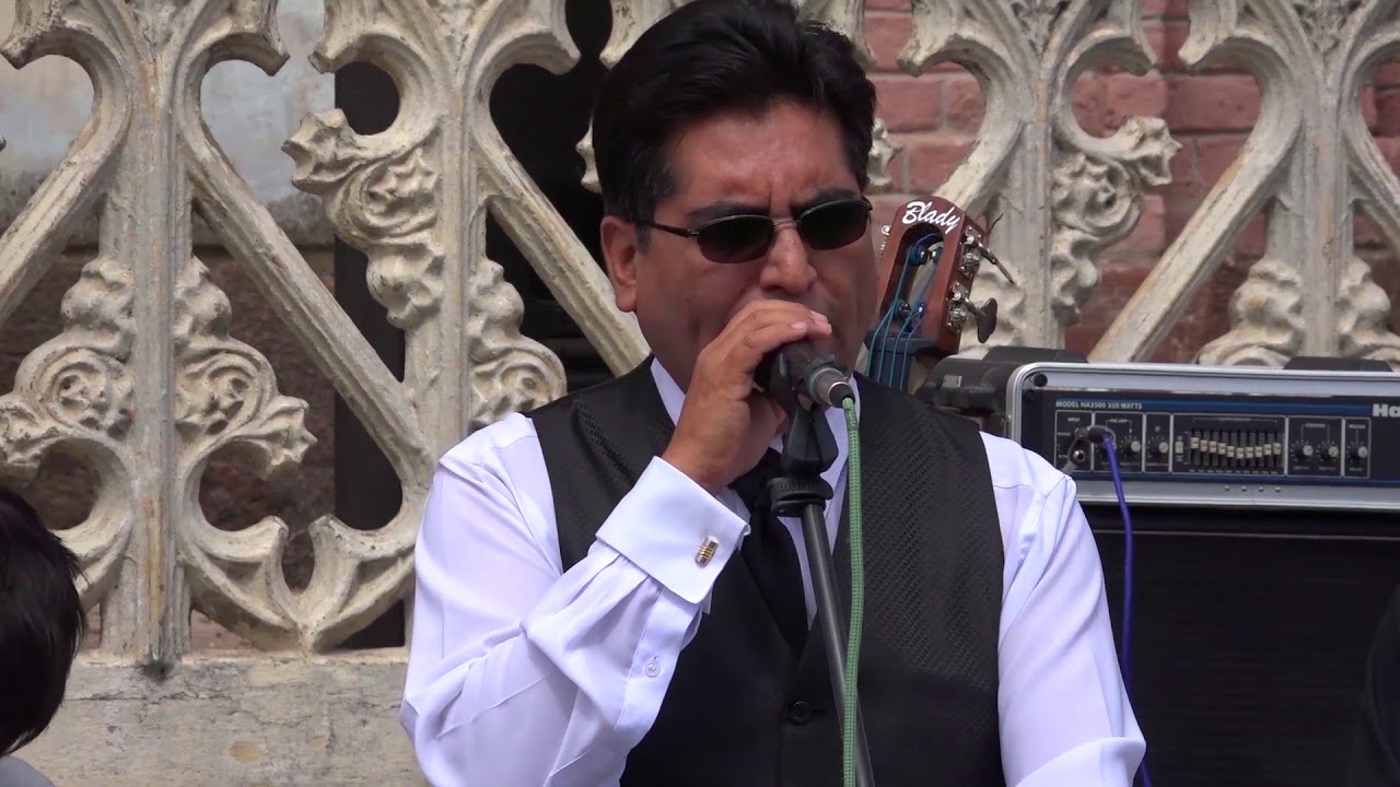 Carcelera Byron Huilca y su banda