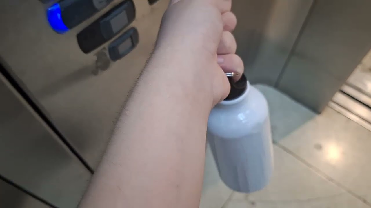 (Almost Busted) Atlas Schindler Neolift Elevator at Torre Natur 1 e 2