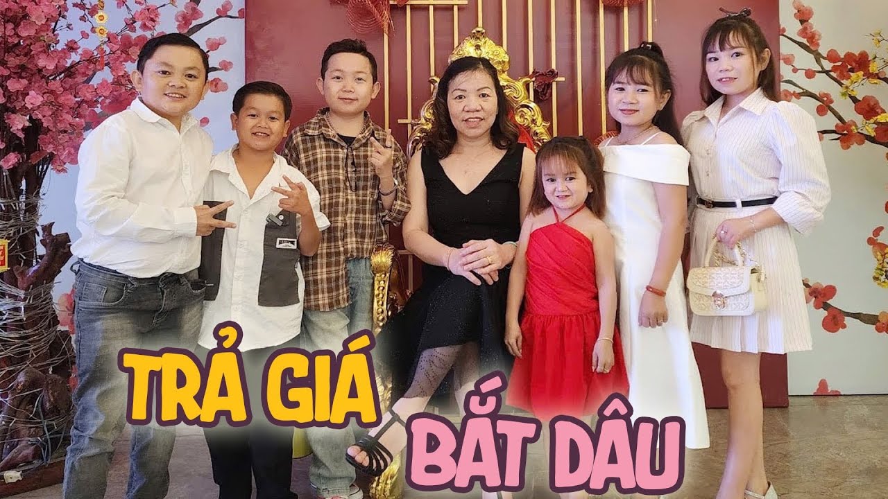 Cả Nhóm Đi Dự Đám Cưới Theo Phong Tục Của Người Hoa & Trả Giá Bắt Dâu || Vợ Chồng Bé Bỏng