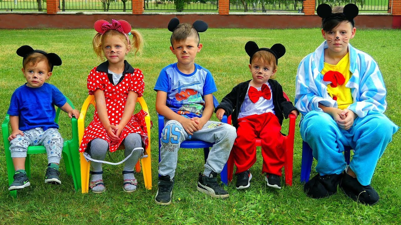 Cinco monitos saltaban en la cama | Canciones infantiles | LETSGOMARTIN