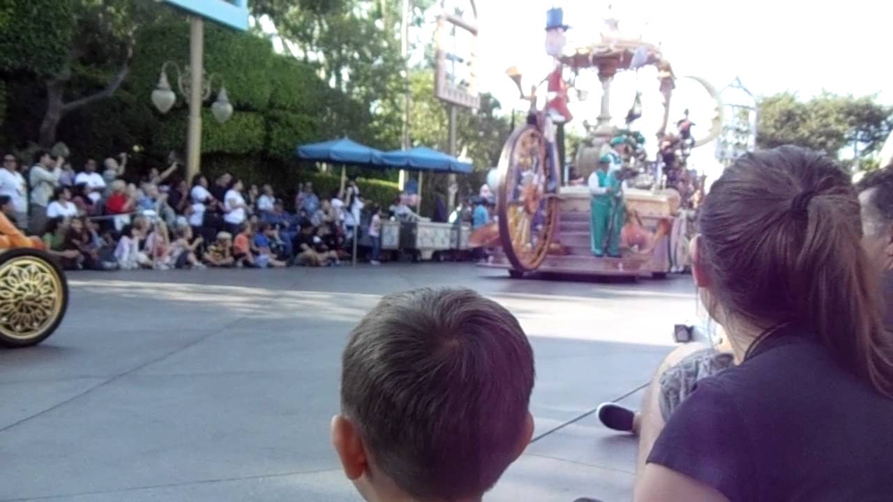 Disneyland Parade - Mary Poppins