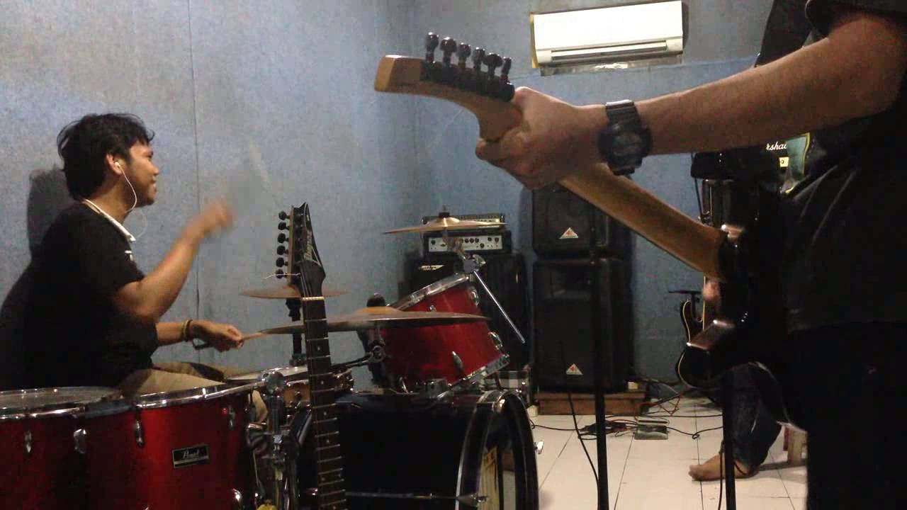 Bondan Prakoso and Fade 2 Black - S.O.S (cover by Bilardo Band)