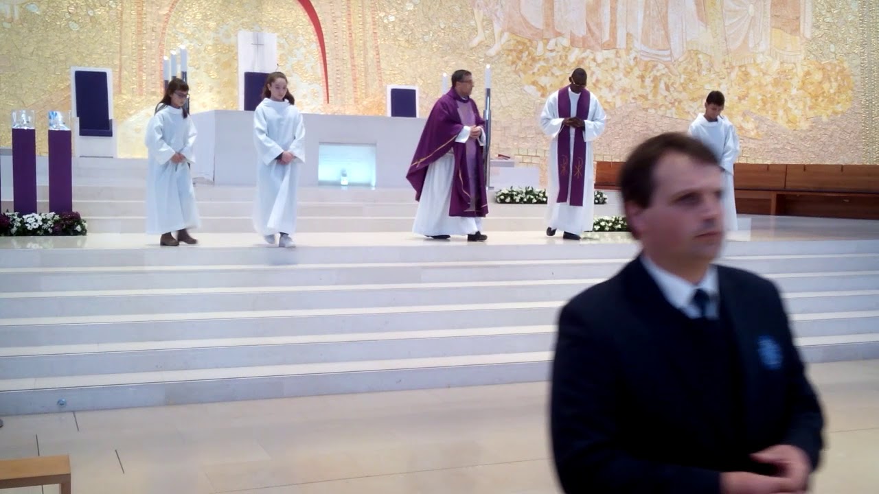Świecki szafarz jest świętokradcą - Fatima