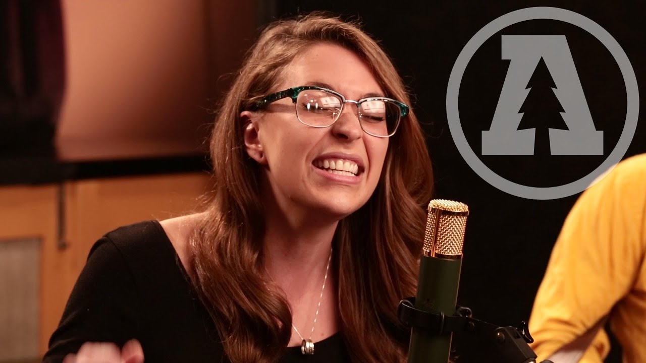 Lindsay Lou & the Flatbellys - Smooth & Groovy | Audiotree Live