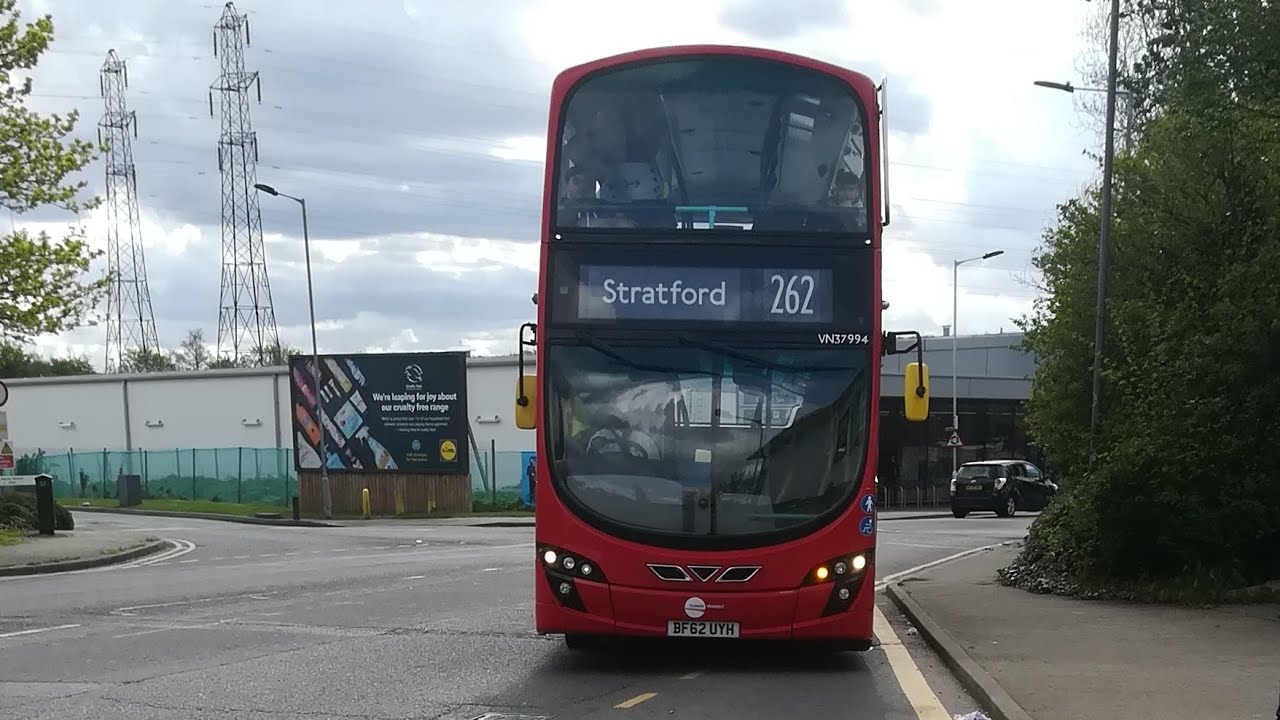 Stagecoach London 262 to Stratford 16998 BF62 UYH ( ex tower transit VN37994)