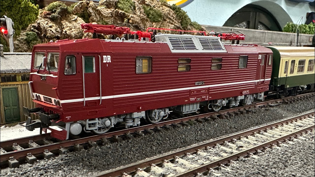 180 004 DR “Knödelpresse” mit D871 Leipzig Hbf - Dresden Hbf