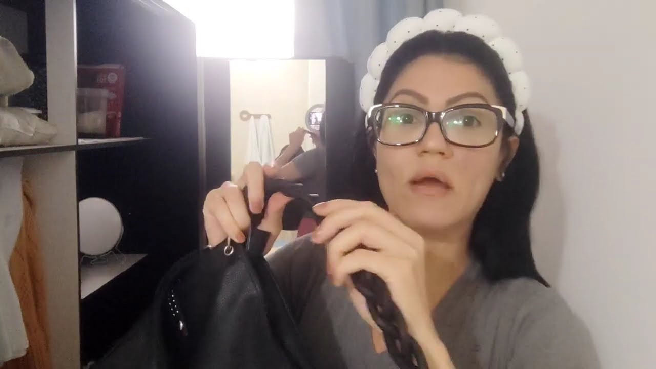 Abri a bolsa e mostrei detalhe... Bolsa maravilhosa...