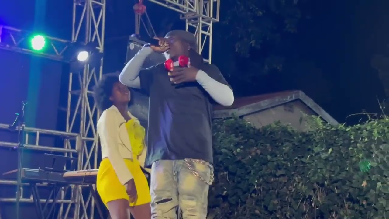 AFRO WINE mashing up with his song Rastaman during The Return of Street Culture at Capital one. 