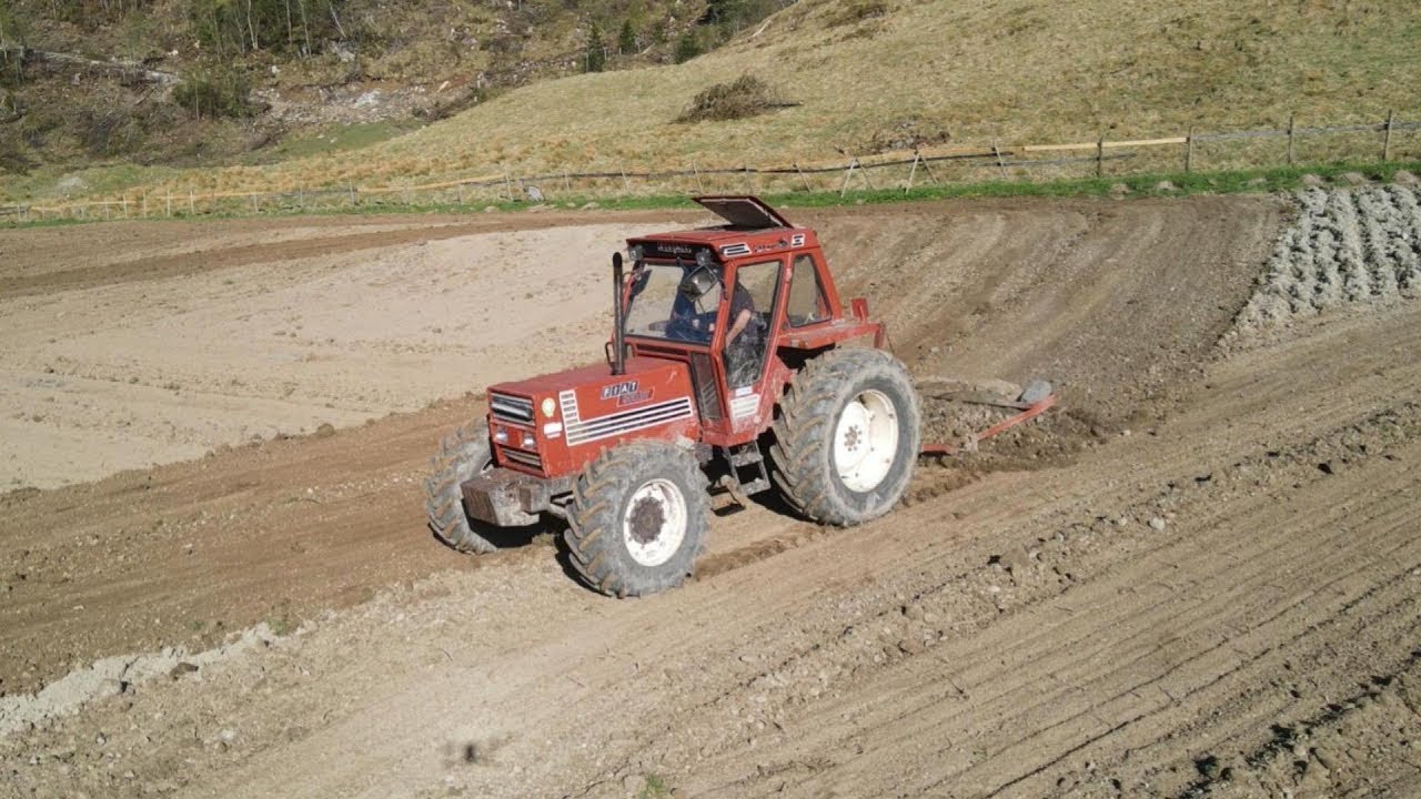 FIAT 980 DT Harrowing In Beautiful Surroundings