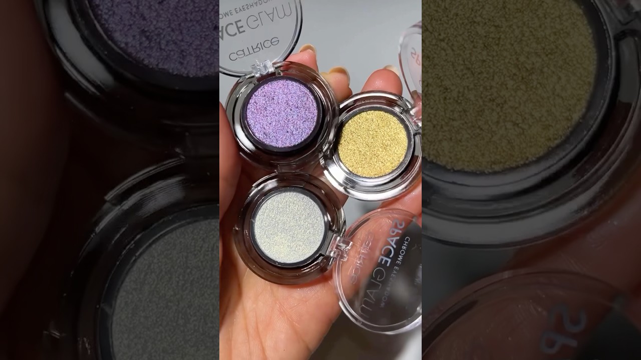 Space Glam Chrome Eyeshadow brings a cosmic shimmer to eyes for a look that&rsquo;s out of this world🌌💖