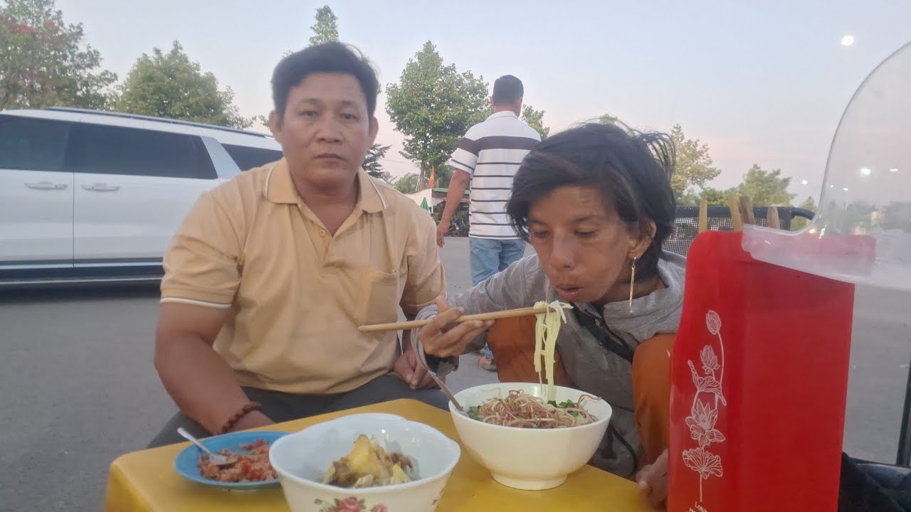 Bất ngờ long phụng hôm nay đến nhà vinh nấu đồ ân nhé mời cô chú anh chị vào xem ạ.