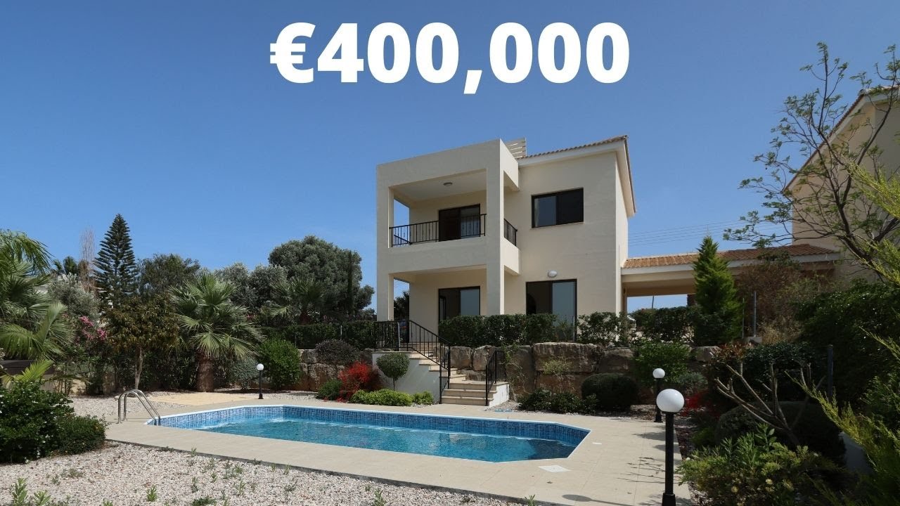 Villa in a golf resort for 400,000€