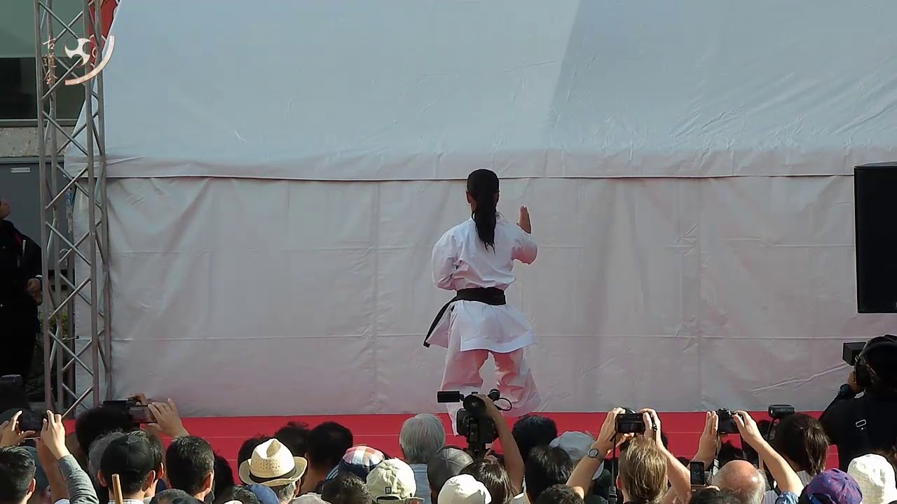 Karate Shuri-te / Tomari-te – Oyadomari no Passai kata   空手・首里手・泊手系の部  親泊のパッサイ型  照屋真子
