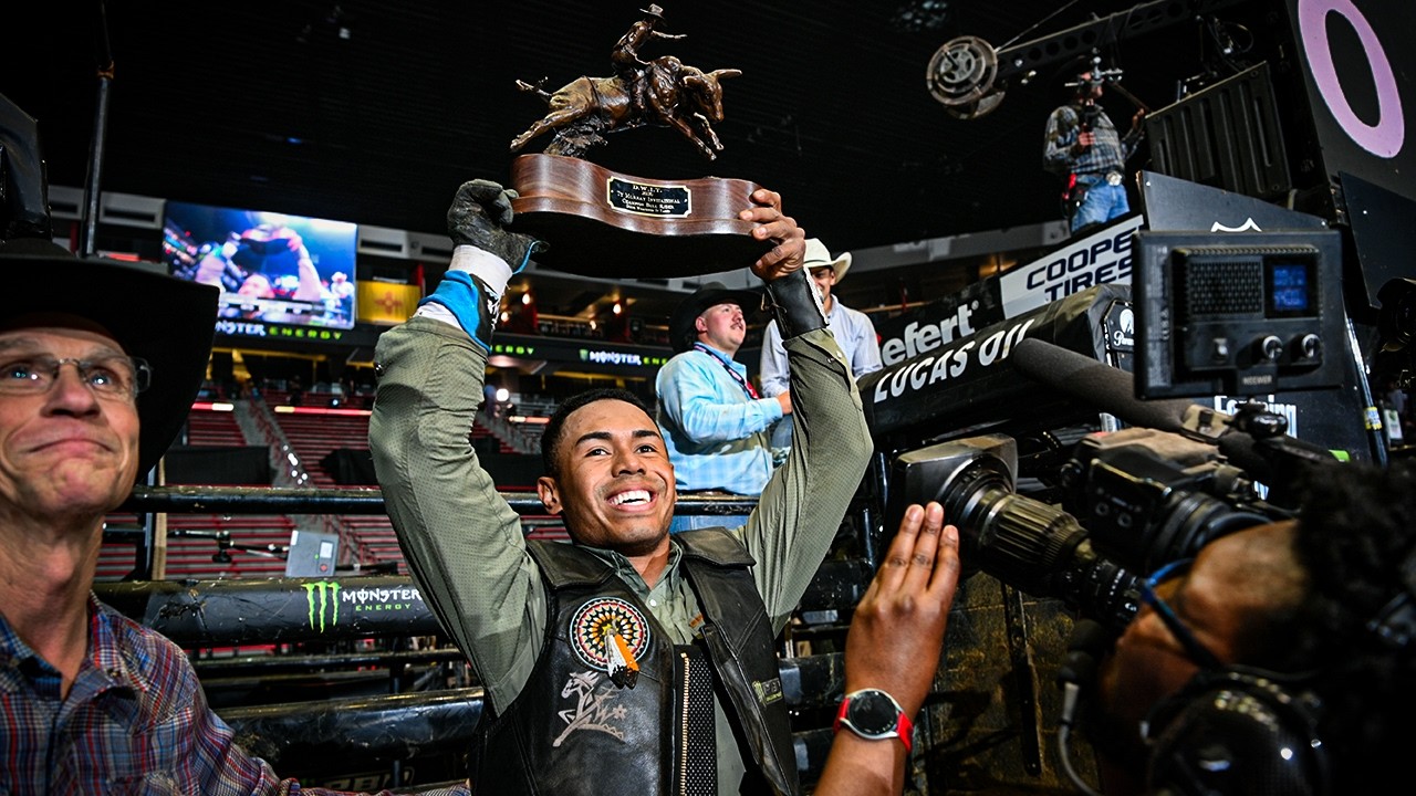 EVENT WINNER: Keyshawn Whitehorse rides Lights Out for 90.75 points | PBR UTB Highlight