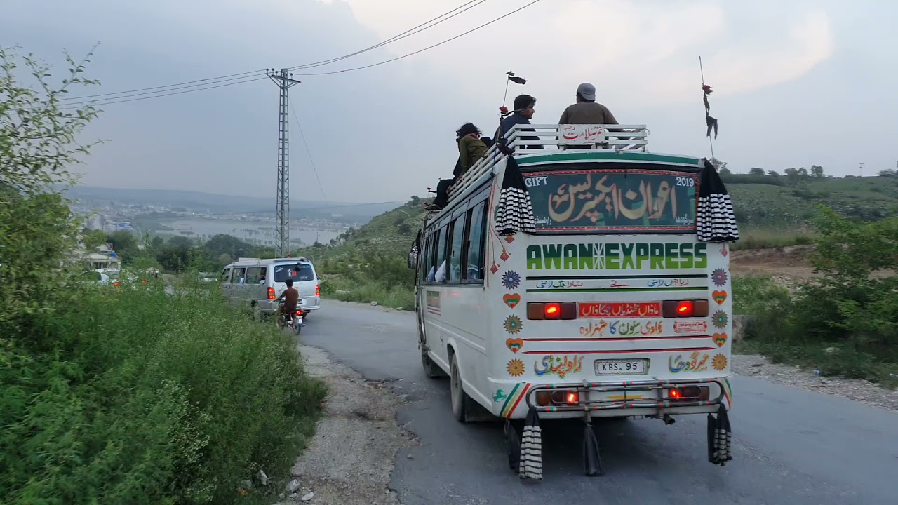 kalar kahar  awan express bus pakistan