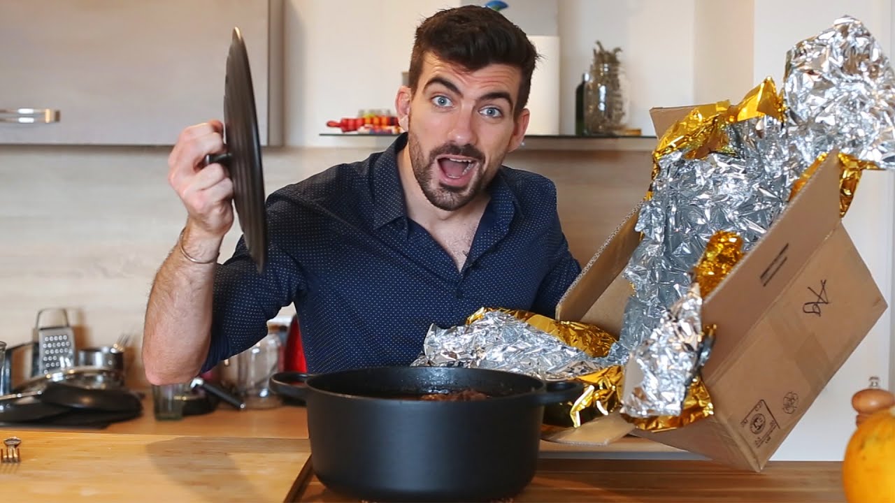 Cuisson d'un bœuf bourguignon* dans une couverture de survie