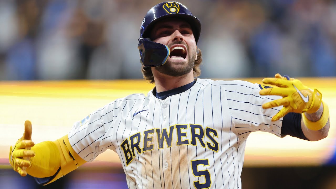GO-AHEAD HOMER! Garrett Mitchell puts the Brewers AHEAD in the 8th!