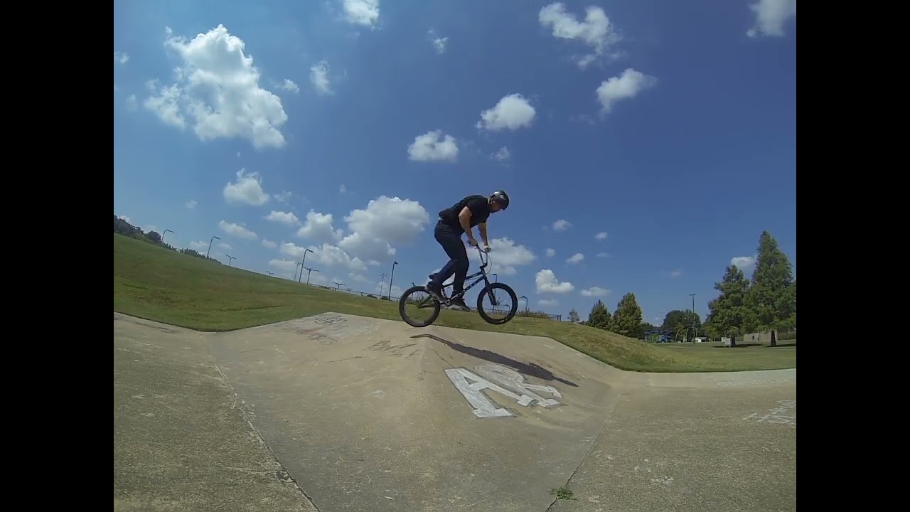 BMX IN THE HOOD Skatepark 