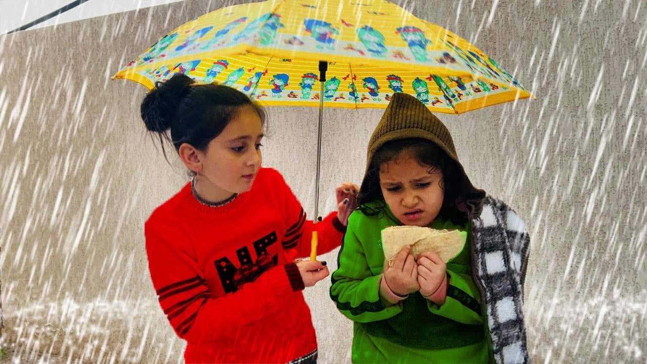 بنت صغيرة تعطف على الفقراء فى الشتاء 🥶 مؤثر جداً 😢فيلم قصير