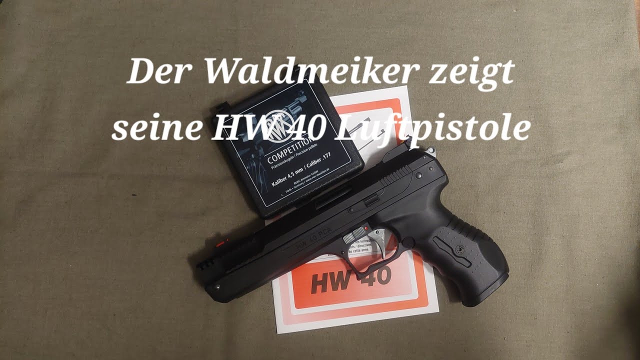Der Waldmeiker zeigt seine Luftpistole Weihrauch HW40