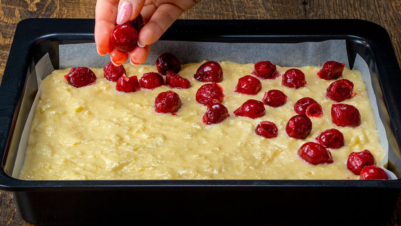 Une recette de gâteau savoureux et bon marché à base de semoule et de cerises| Savoureux.tv