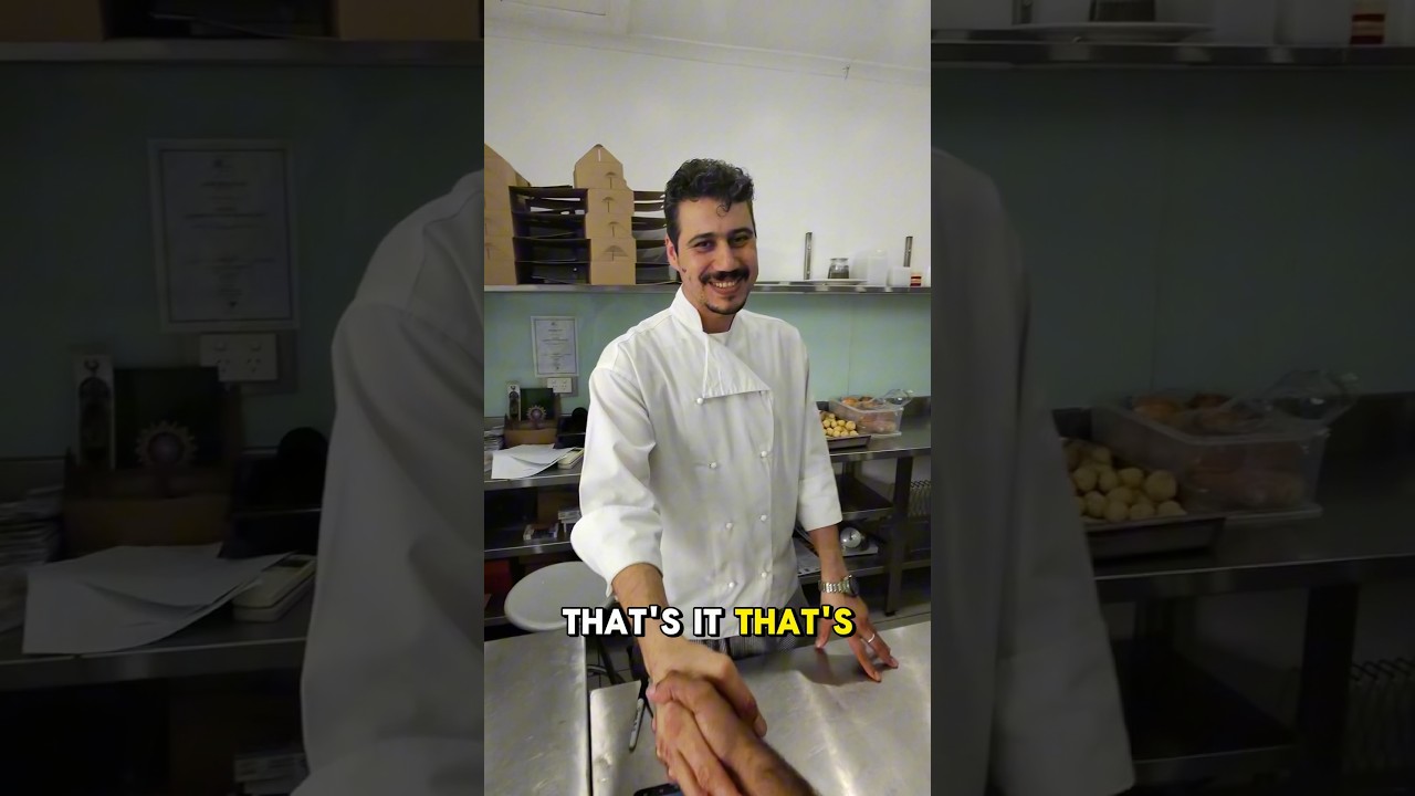 Точка зрения: Вы посещаете испытывающий трудности ресторан, в котором нет посетителей.