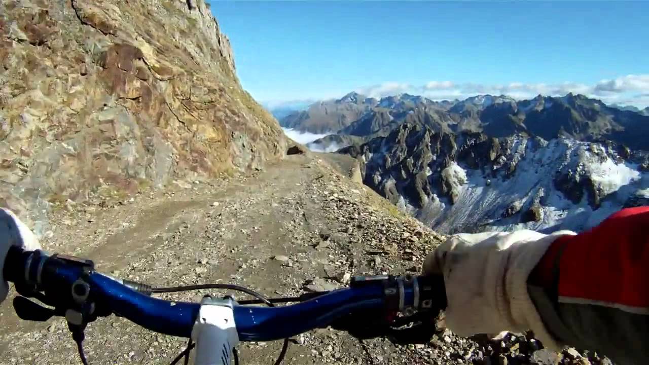 descente du  pic du midi  de bigorre par des vetetistes baba cool