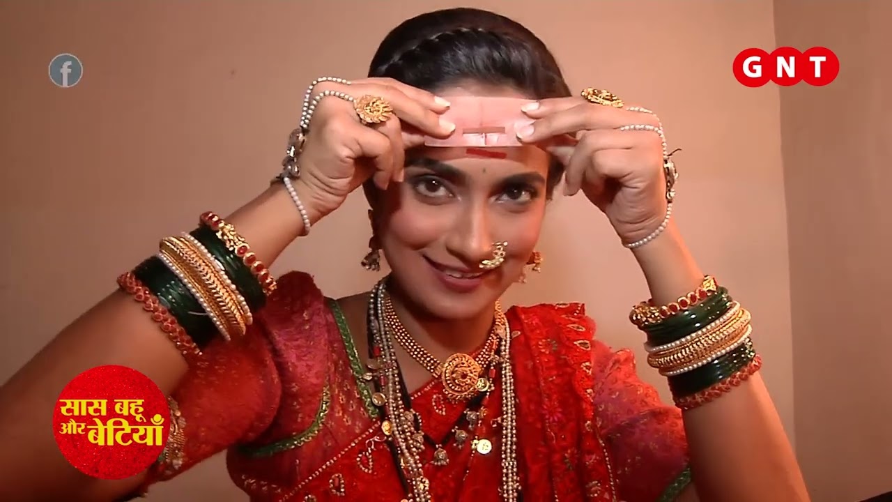 Whats In My Bag Ft. Aetashaa Sansgiri Aka  Ahilyabai Of Punyashlok Ahilyabai!