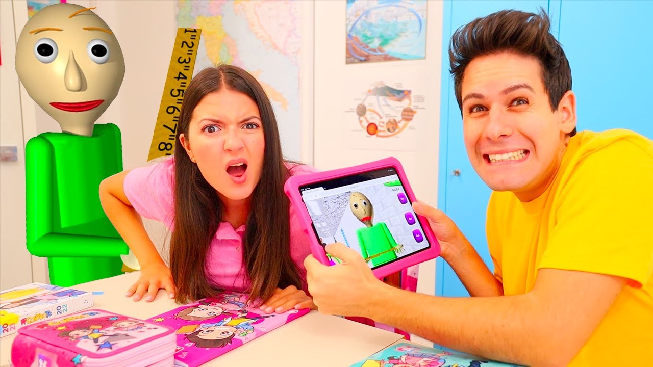 SOF&Igrave; E LU&Igrave; GIOCANO A BALDI SU ROBLOX A SCUOLA!! | Me contro Te
