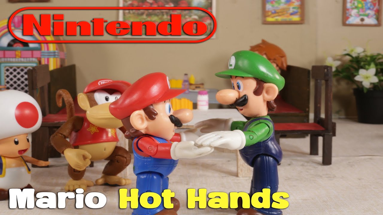 Super Mario Bros Playing Hot Hands | Nintendo Stop Motion