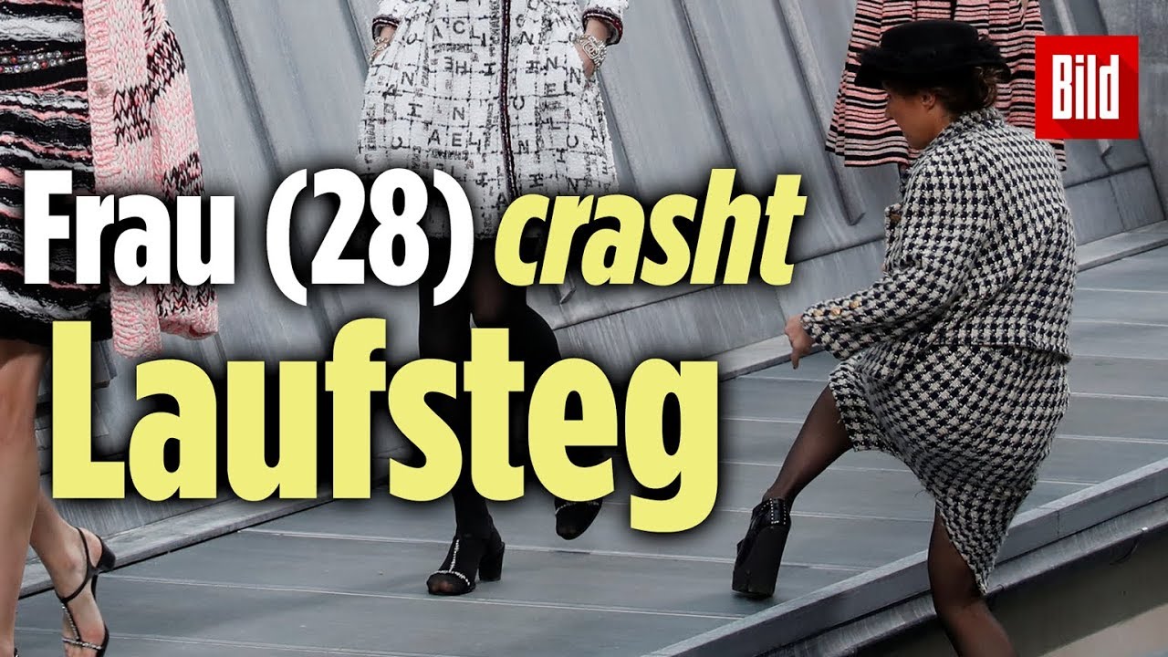 Frau crasht Laufsteg während Fashion-Show in Paris