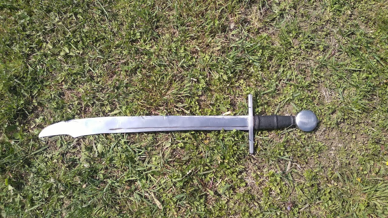 Forging a falchion